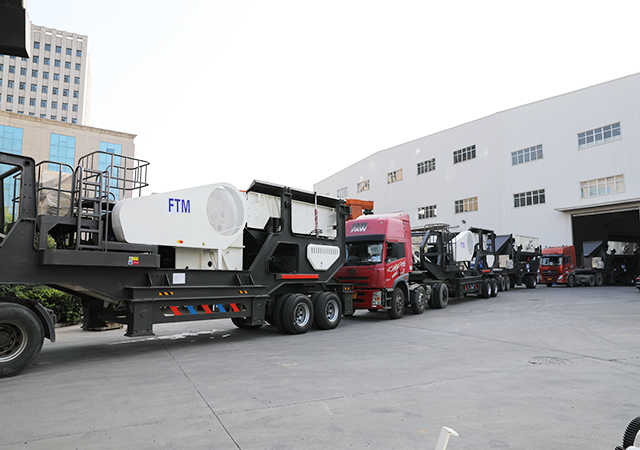 紅星機(jī)器移動破碎站發(fā)貨山東